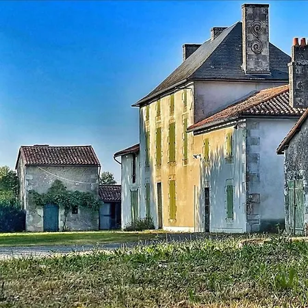 Les Maisons Du Bonheur Bed & Breakfast