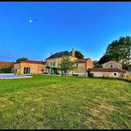 Les Maisons Du Bonheur Bed & Breakfast