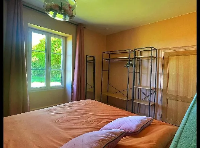 Les Maisons Du Bonheur Bed and Breakfast Château-Garnier