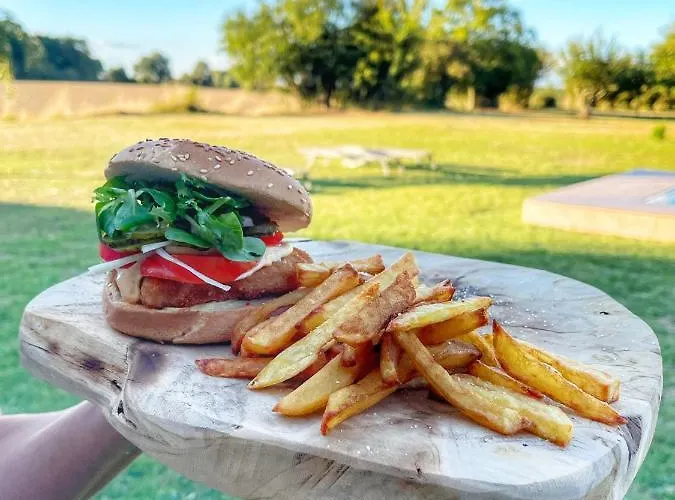 Les Maisons Du Bonheur Bed and Breakfast