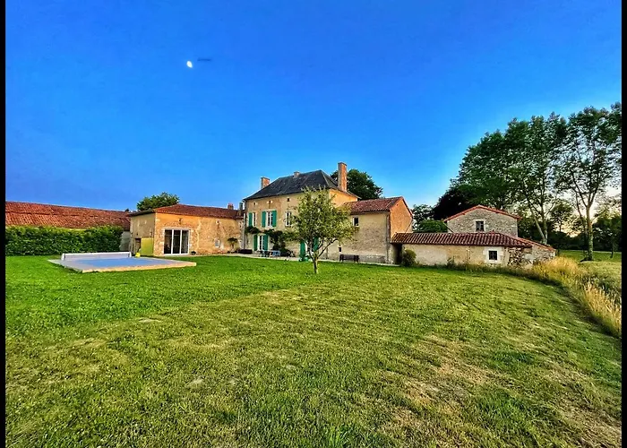 Les Maisons Du Bonheur Bed and Breakfast