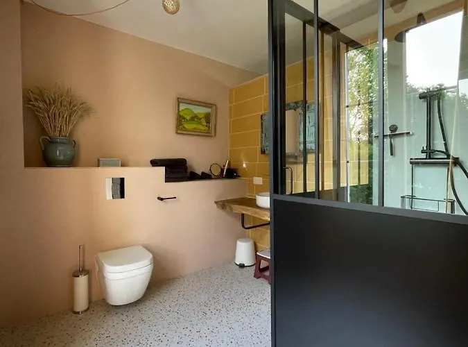 Les Maisons Du Bonheur Bed and Breakfast Château-Garnier