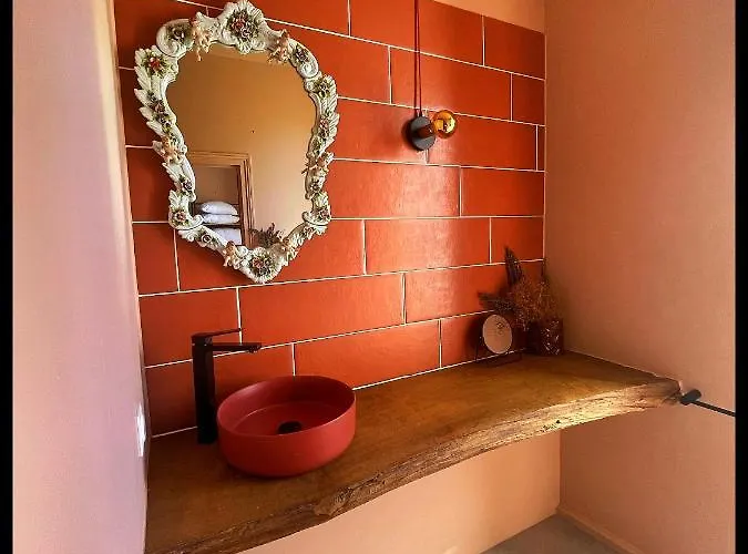 Les Maisons Du Bonheur Bed and Breakfast