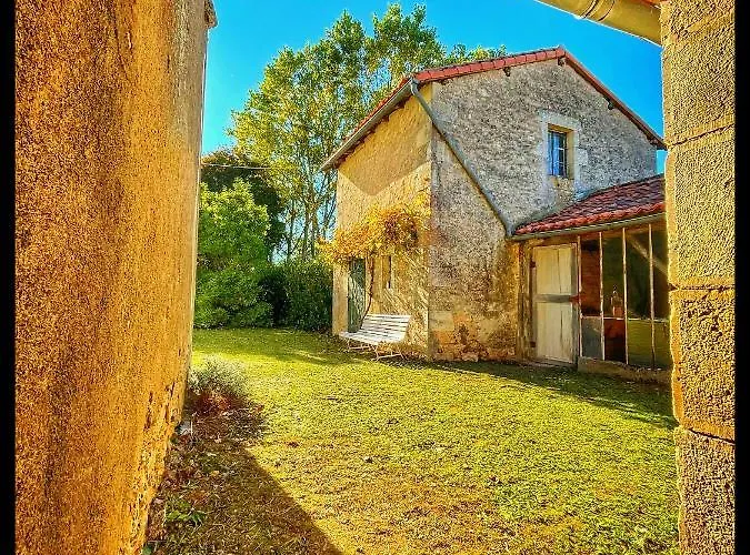 Bed and Breakfast Les Maisons Du Bonheur Château-Garnier